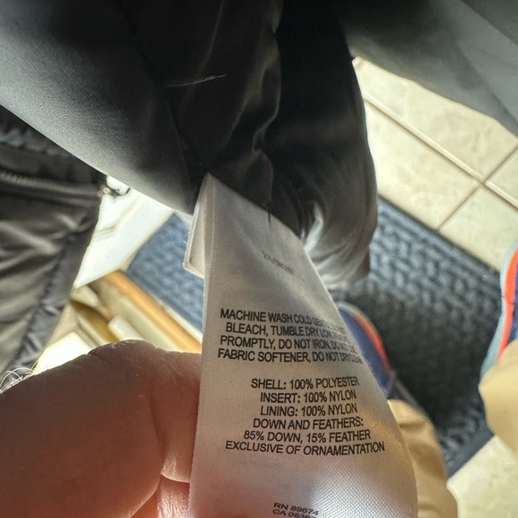 Mountain Hardwear Hunker Down Vest - Picture 4 of 4